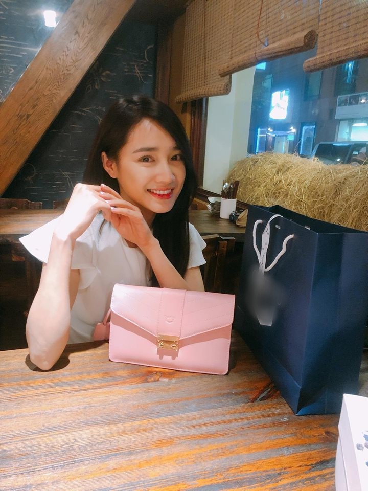 Nhã Phương rạng rỡ đón sinh nhật muộn bên hội bạn thân thắm sang ngay khi trở về từ Cannes Nhã Phương rạng rỡ đón sinh nhật muộn bên hội bạn thân thắm sang ngay khi trở về từ Cannes